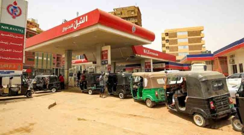 24 شركة نفط سودانية تطالب البرهان بإلغاء قيود استيراد الوقود