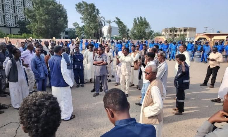 رفض واسع لتطبيق نظام إيصالي على الموانئ البحرية وتلويح بالإضراب