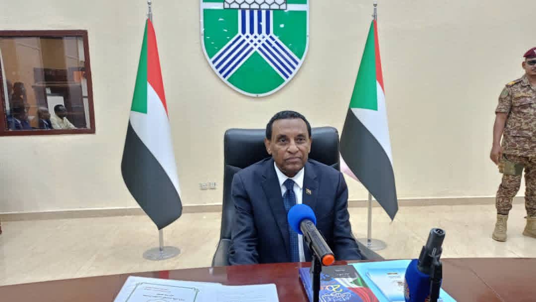كامل إدريس يطلع على تقرير لجنة الأمل للعودة الطوعية