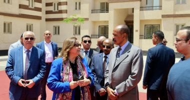 رئيس إريتريا يزور وح رئيس إريتريا يزور وحدات سكن لكل المصريين ويشيد بالمشروع