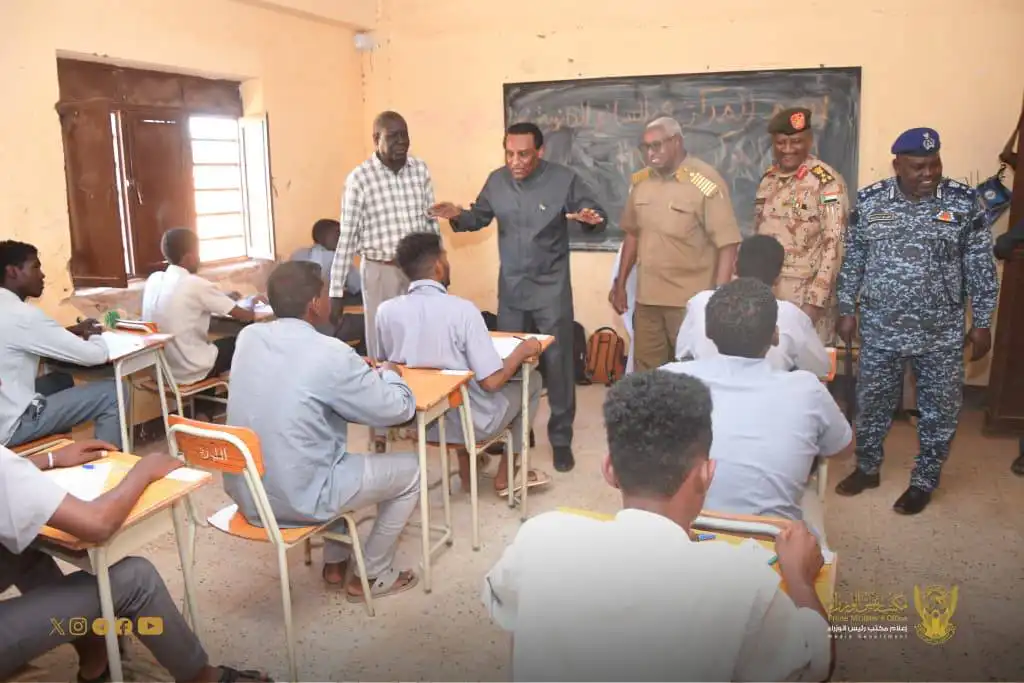 المعلمون يقررون إيقاف أعمال تصحيح امتحانات الشهادة المتوسطة بالخرطوم  