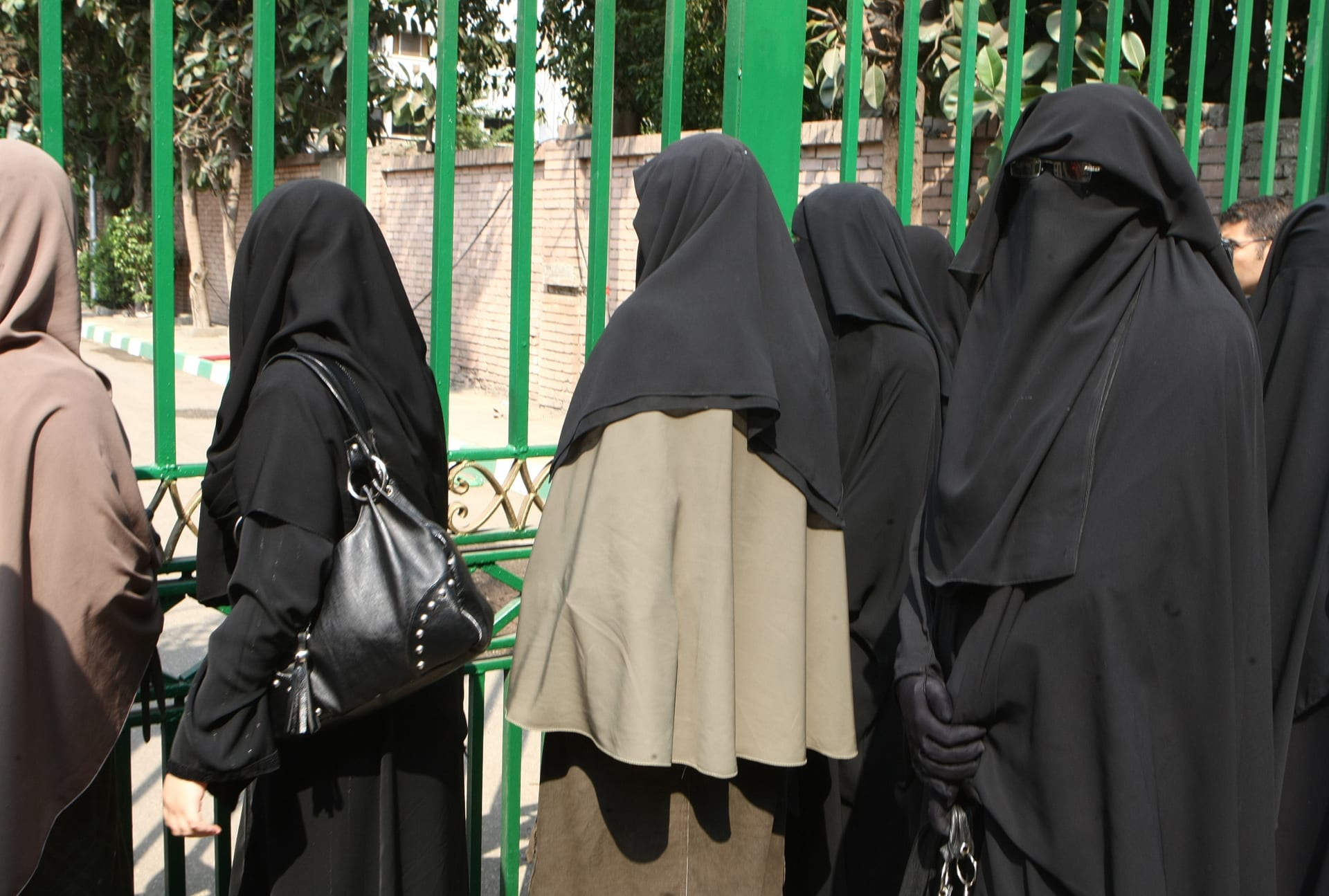 جامعة سودانية ترفض استقبال المحجبات وموجة من السخط  