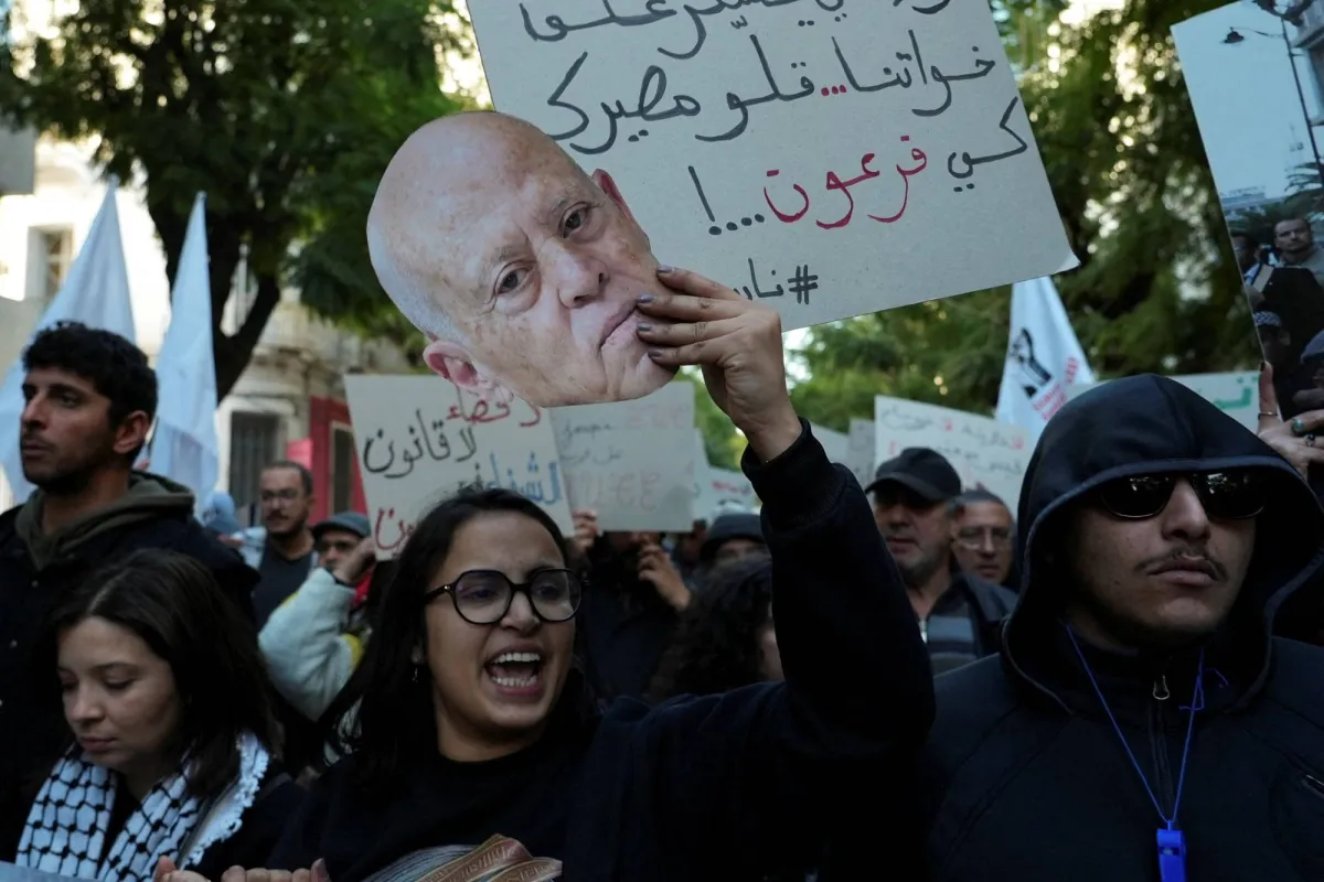 القضاء التونسي يحكم بسجن صحافية 4 سنوات غيابيا