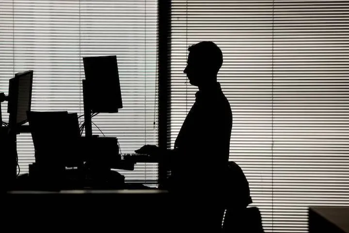 كيف تكتشف وجود شخصية سيكوباتية في العمل