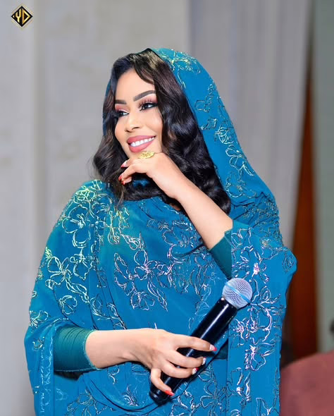 بالصورة.. الفنانة إيمان الشريف: يقول رب العالمين في كتابه العفو عند المقدرة والجمهور يسخر: الآية دي في كل الكتب السماوية ما موجودة