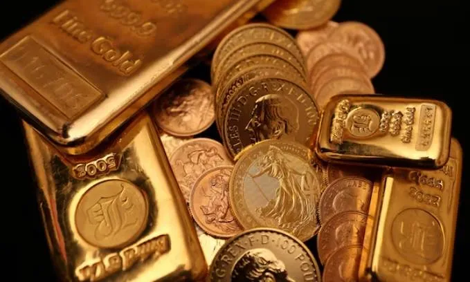 الذهب يرتفع بأكثر من 1  بدعم تراجع الدولار وعوائد السندات