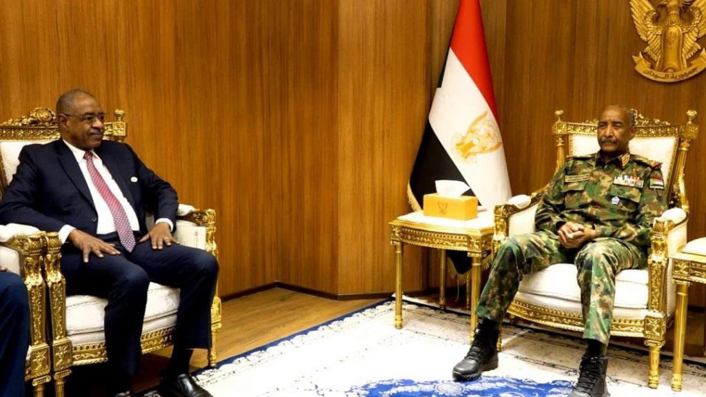 بعد لقاء البرهان.. معتصم جعفر يعلنها: سيتم إعادة تأهيل 6 استادات