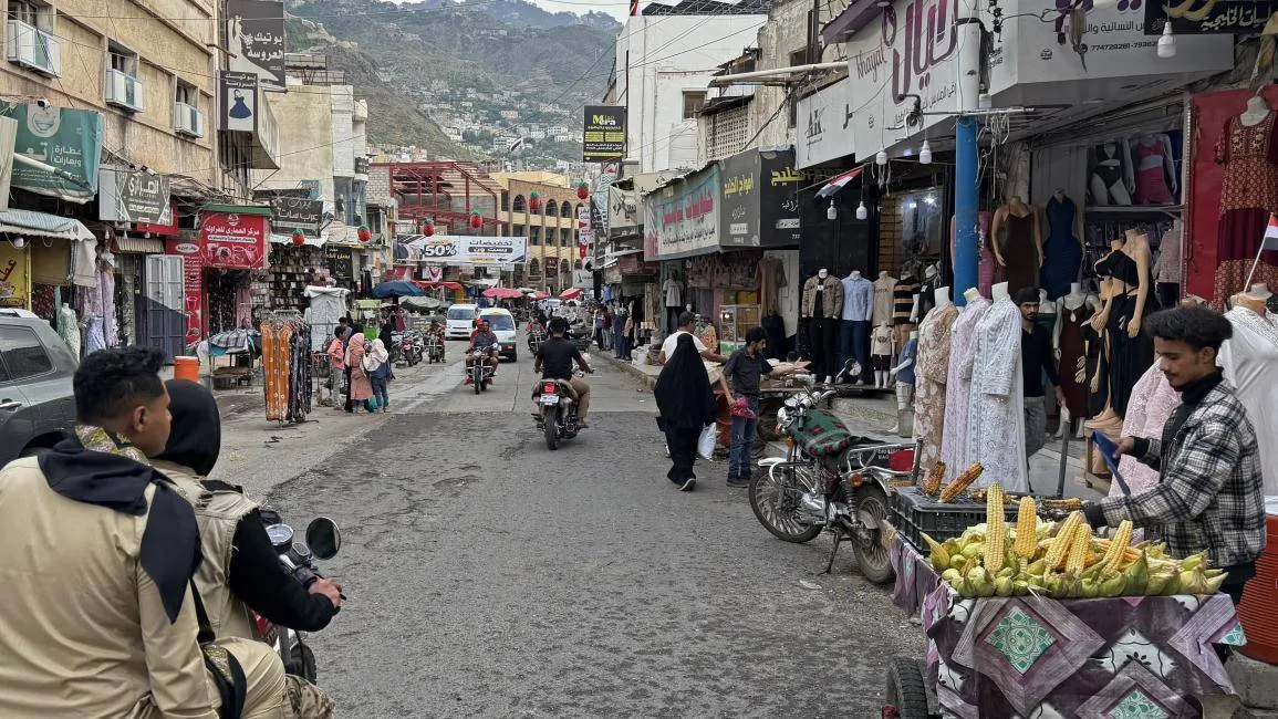 الحوثيون يلاحقون الاتصالات ويوسعون شبكات التجسس جنوب تعز